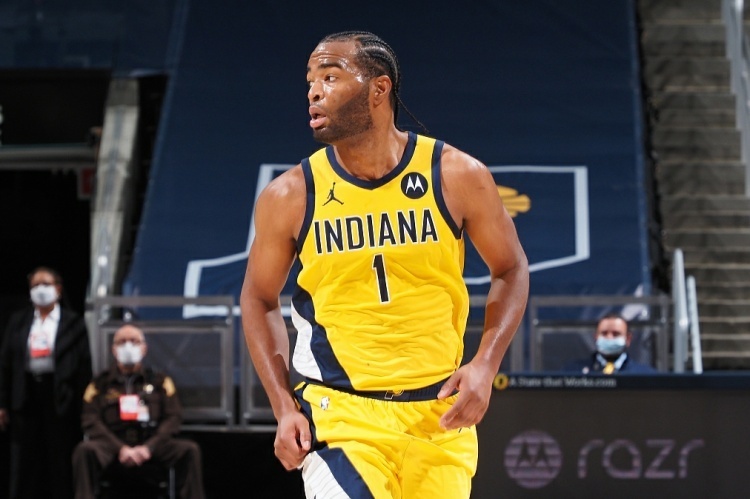 她的网前小 她的网前小