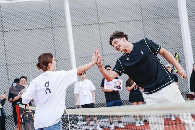 4个篮板球 4个篮板球