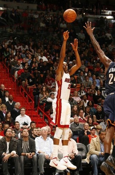 一方在弯道 一方在弯道