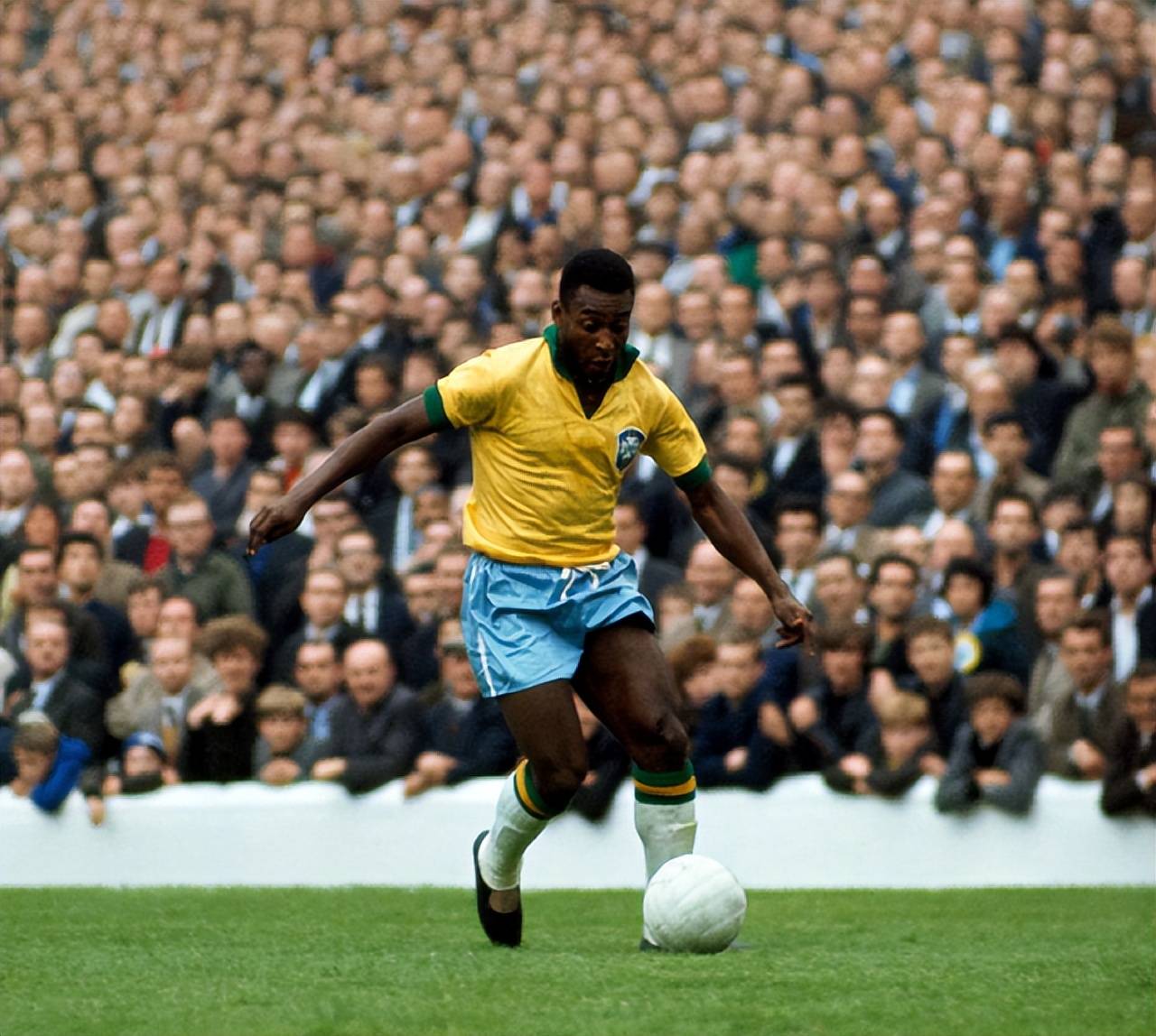 边后卫内收 边后卫内收